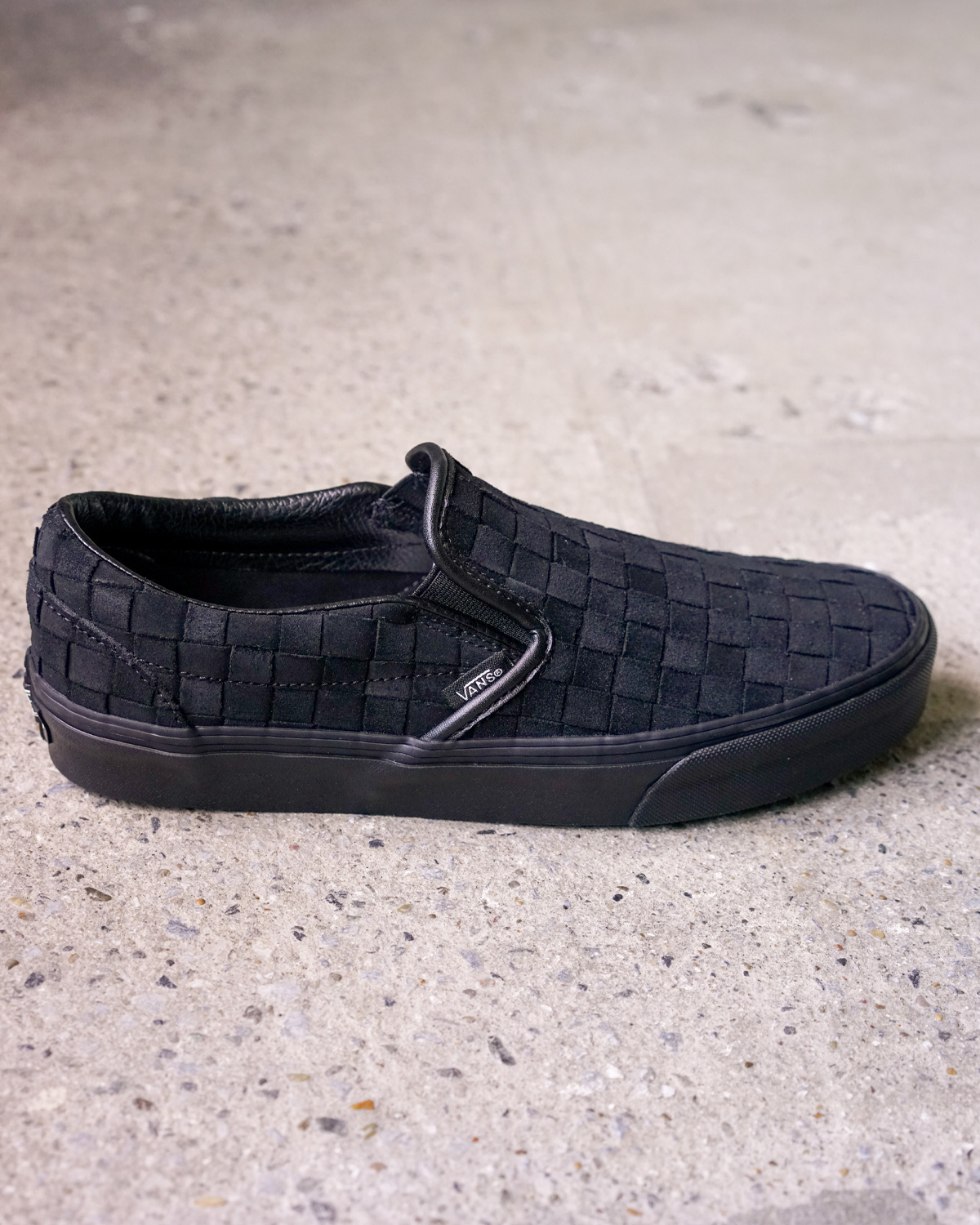 WOVEN SUEDE BLACK(アウトサイドアングル)
