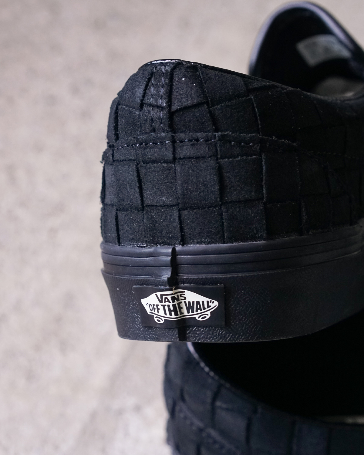 WOVEN SUEDE BLACK(ヒールパッチもブラックでシックな雰囲気です)
