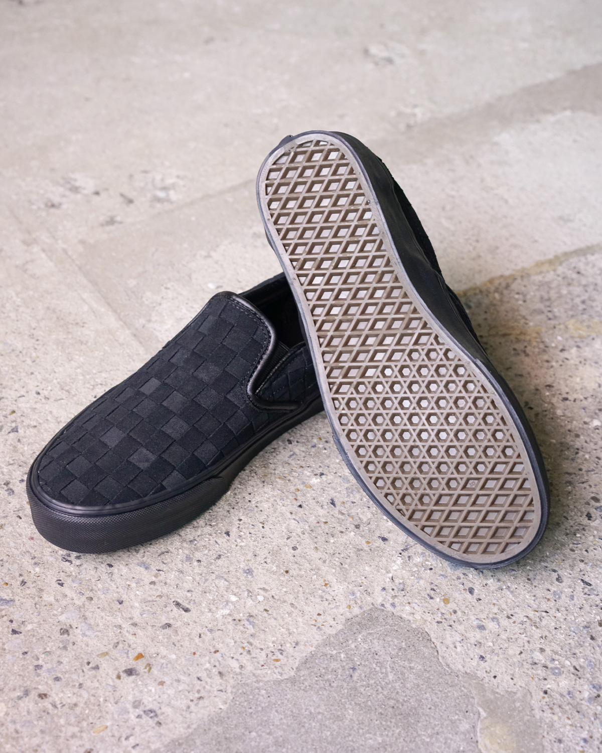 WOVEN SUEDE BLACK(お馴染みのワッフルソールのカラーは控えめなガムソール)