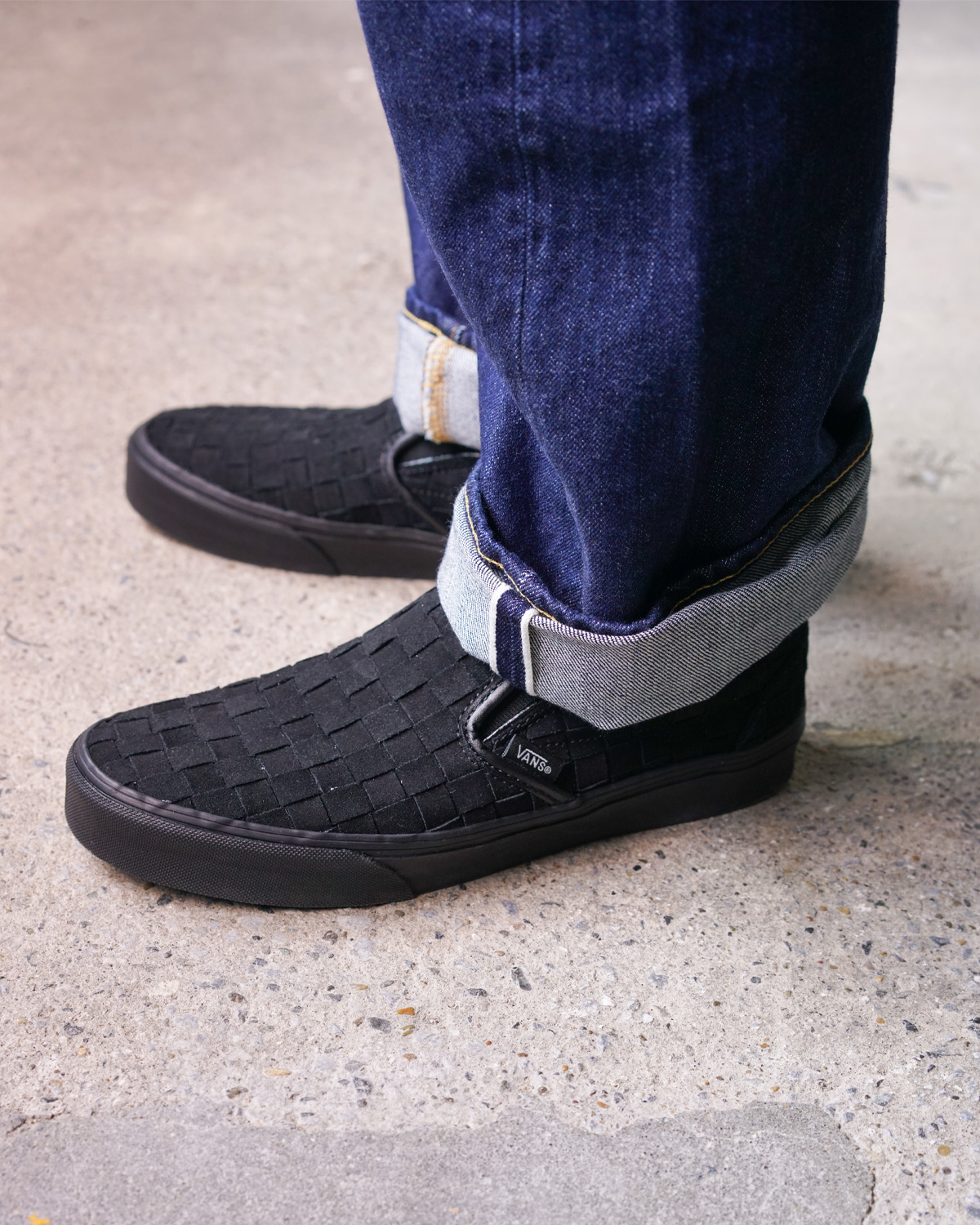 WOVEN SUEDE BLACK(着用イメージ:サイド)
