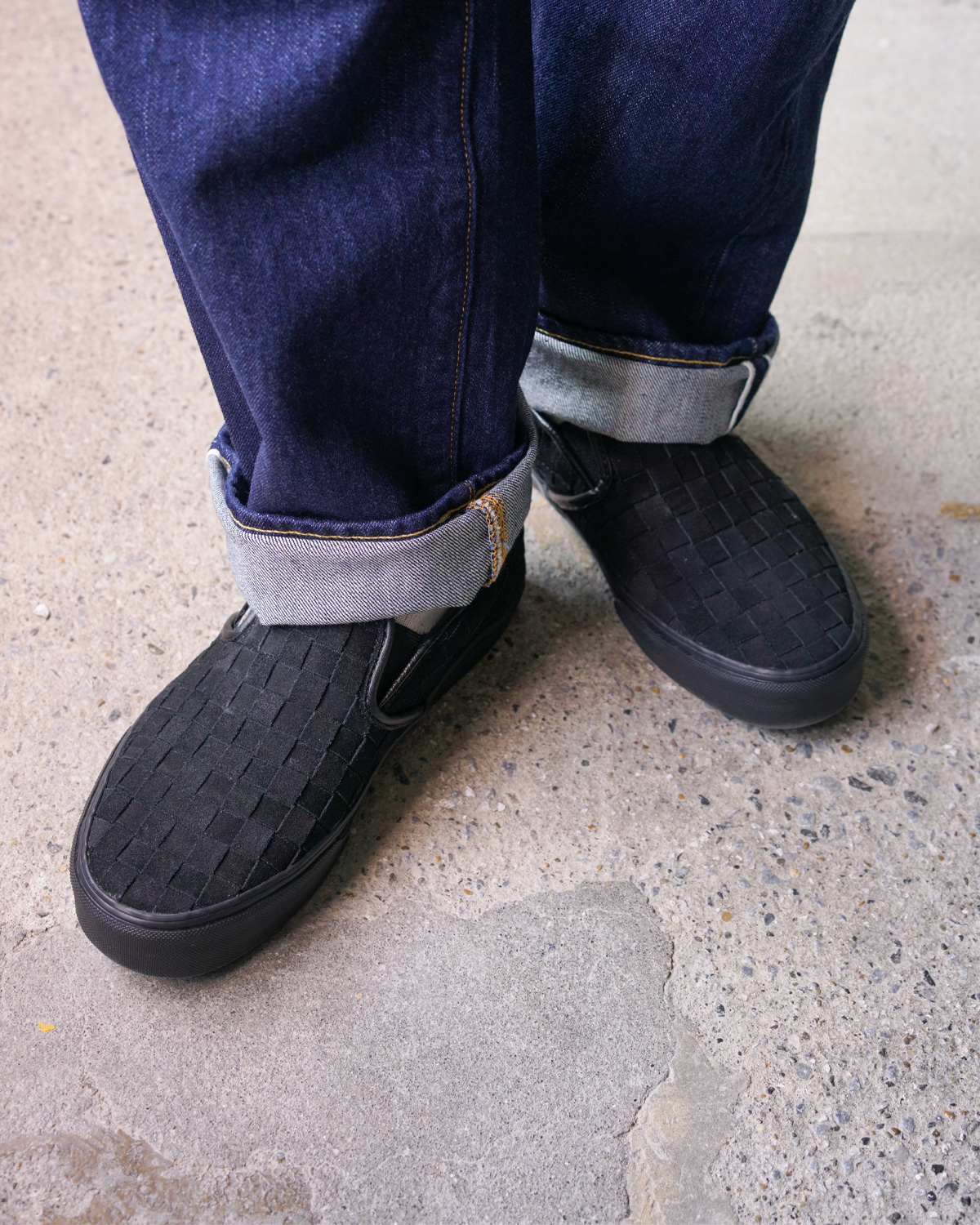 WOVEN SUEDE BLACK(着用イメージ:フロント)
