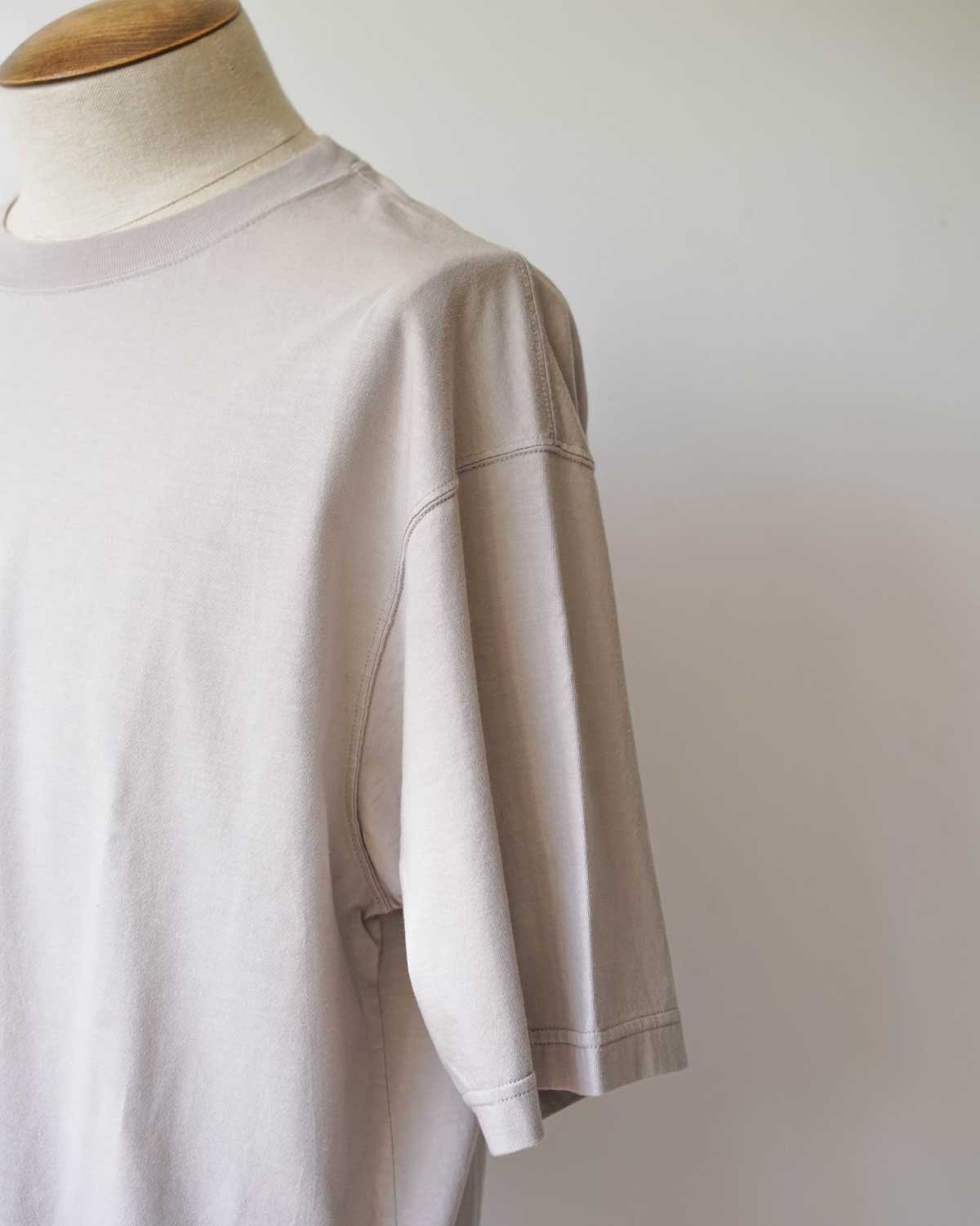 Light Gray（ドロップしたゆとりのあるショルダー）