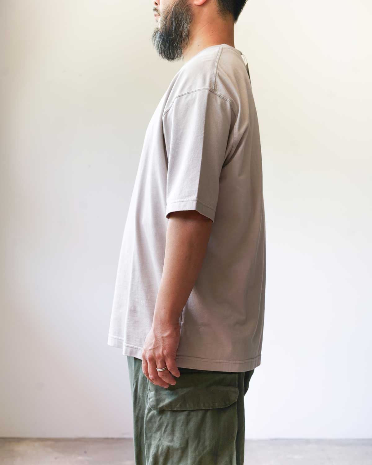 Light Gray（165cm66kgでサイズ（５）を着用）