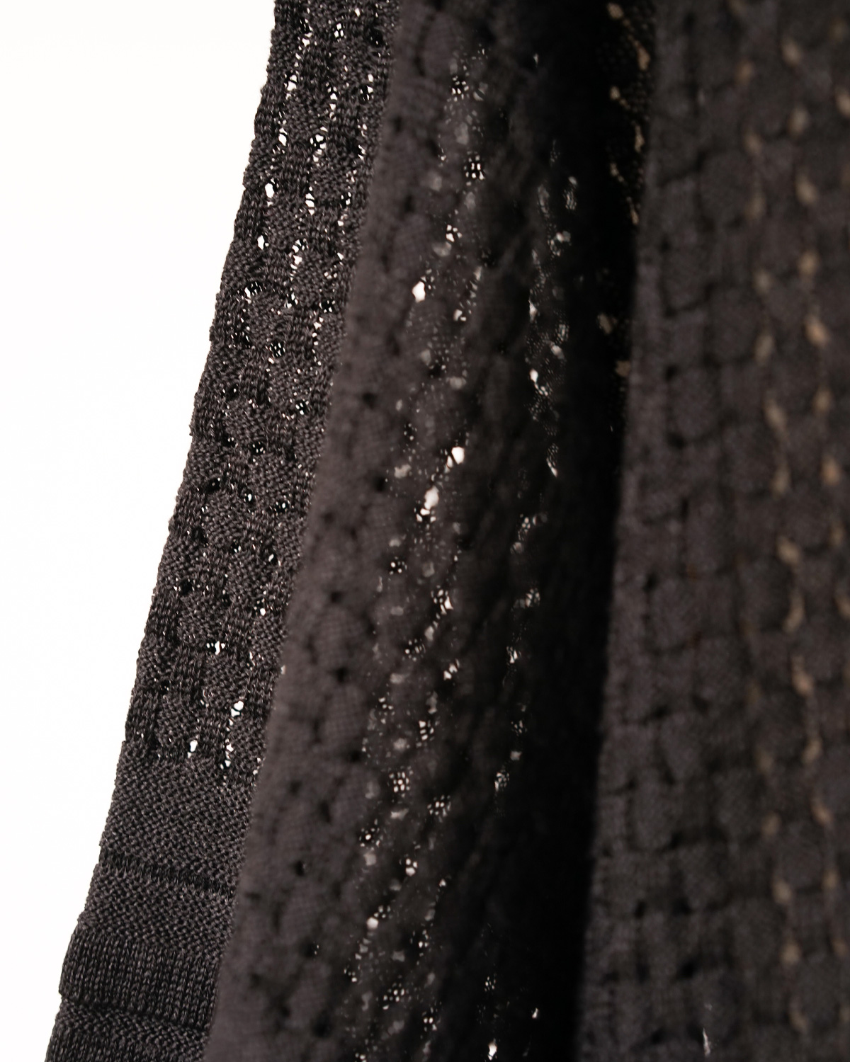 BLACK(向こう側が透けますが、着用時には透けが気にならないのが不思議です)