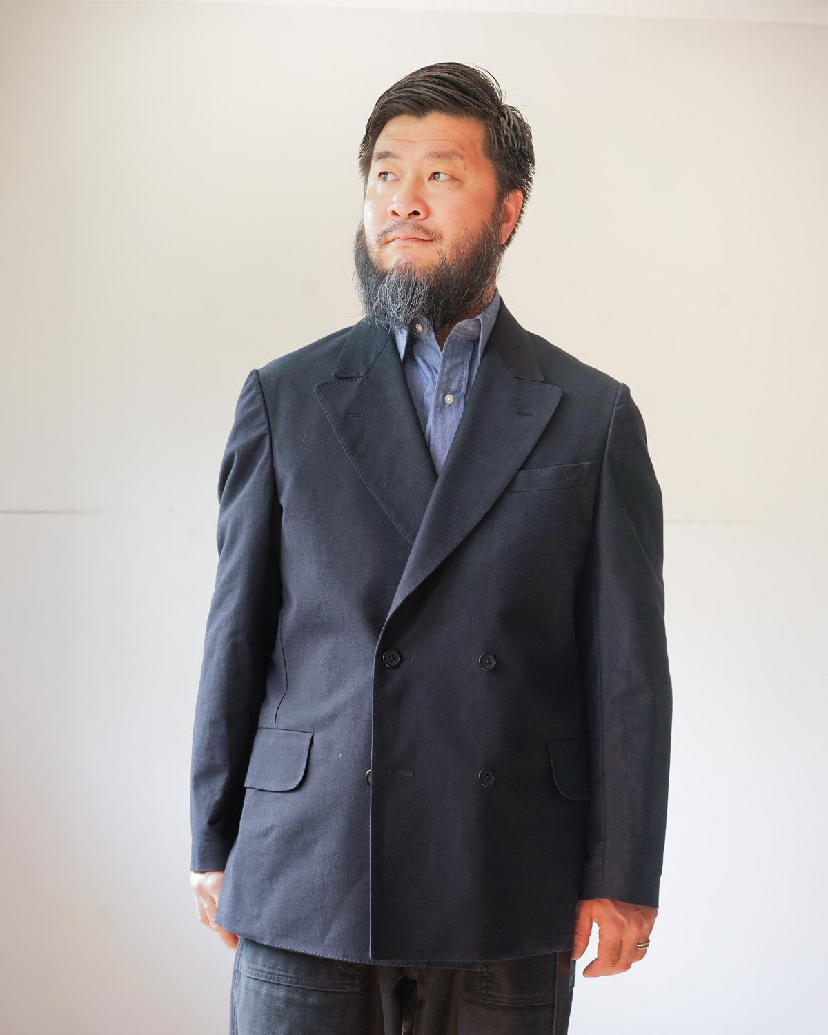 light blue（ジャケットのインナーにも着やすいです）