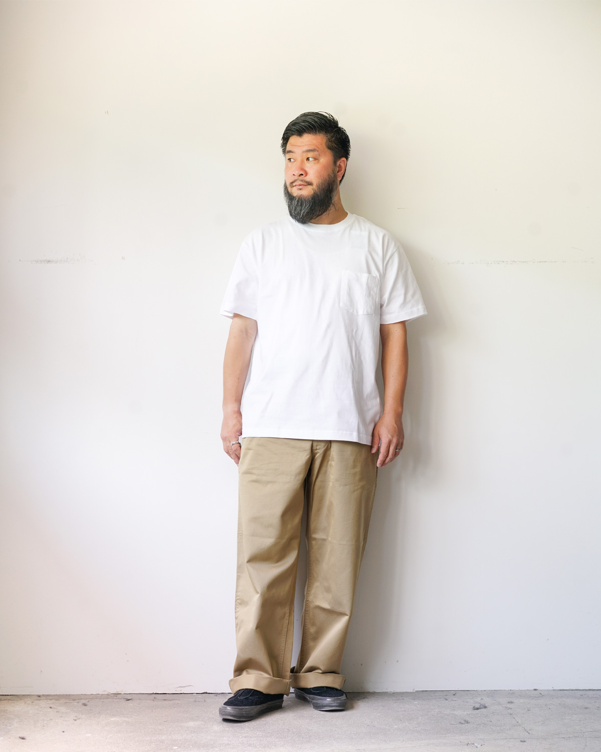 WHITE（165cm66kgでLサイズ着用：正面）