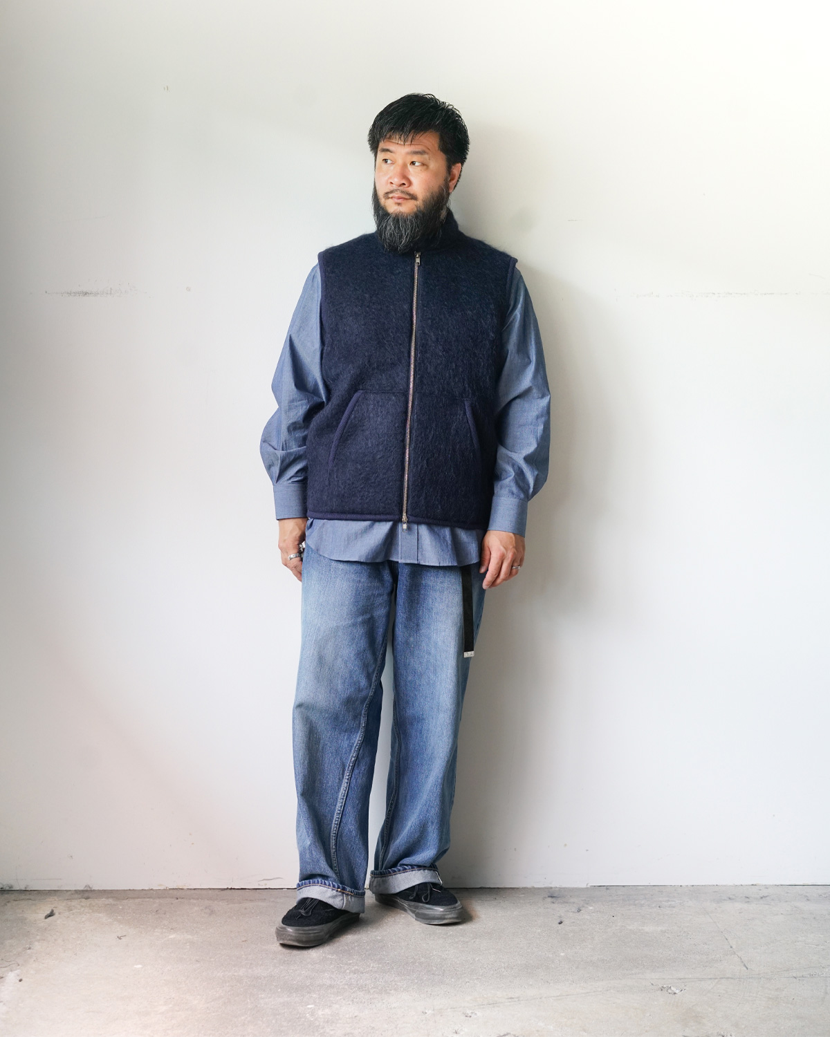 NAVY(165cm66kgサイズを着用:デニムやシャンブレーとも相性良いです)