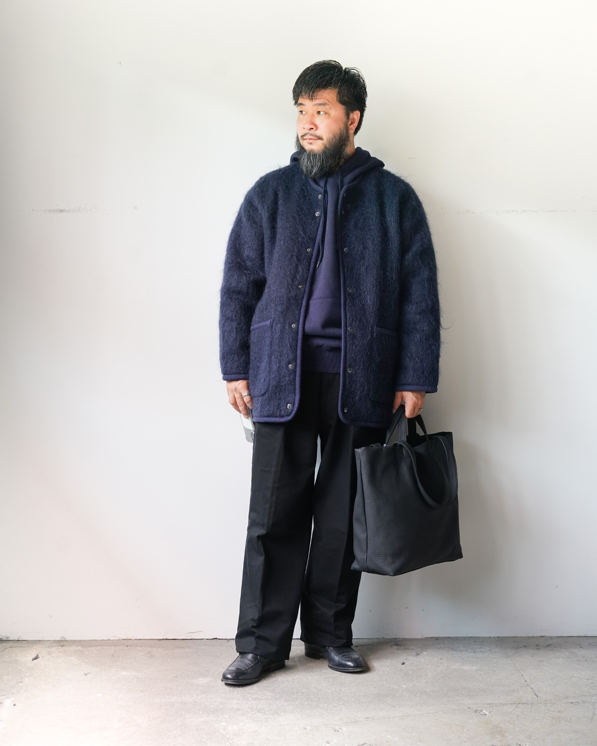 NAVY（165cm66kgでサイズ２を着用：フーディと重ね着したアウタースタイル）