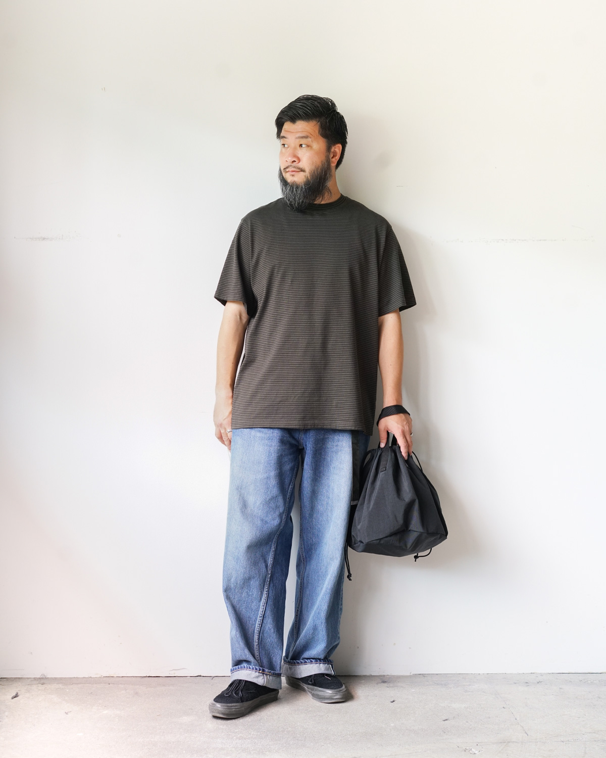 D.GRAY（165cm66kgでサイズ３を着用：カジュアルなストリートライクなスタイリング）
