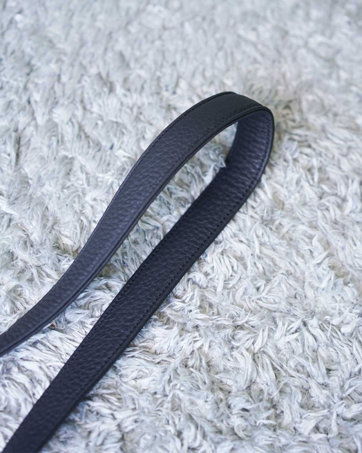 BLACK（ショルダーベルトは両面表革を張っています）