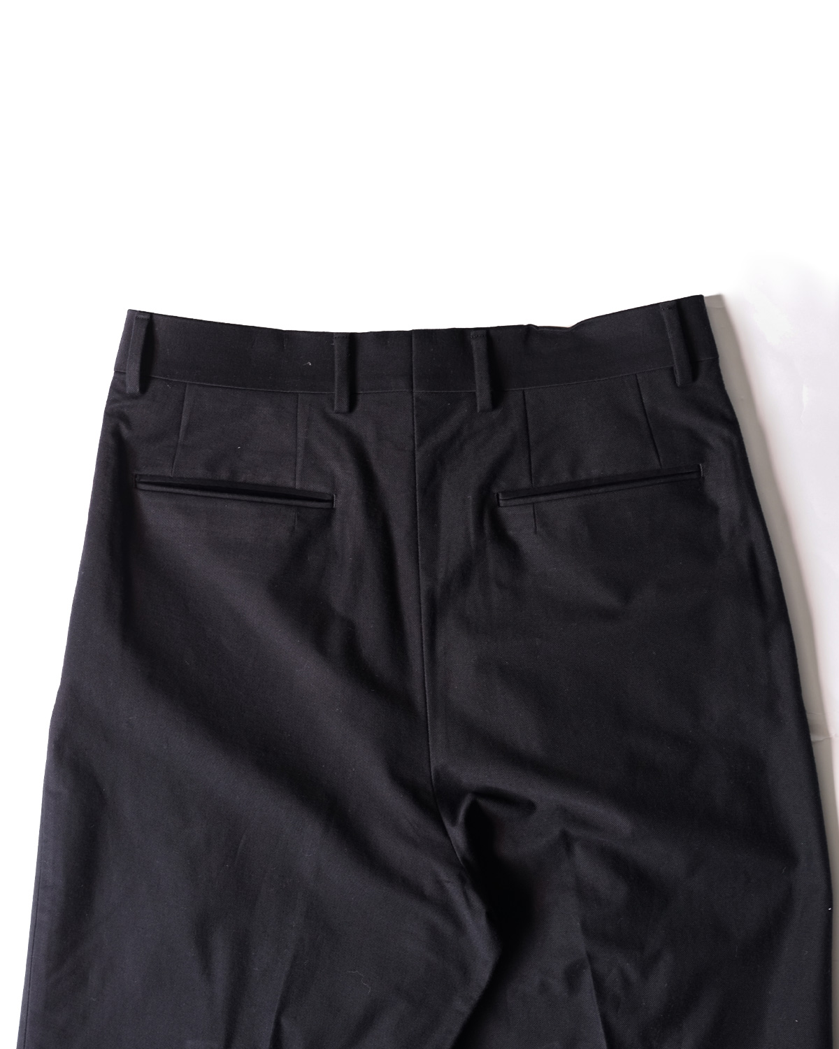 BLACK(バックポケットは玉縁ポケットが両サイドにつきます)
