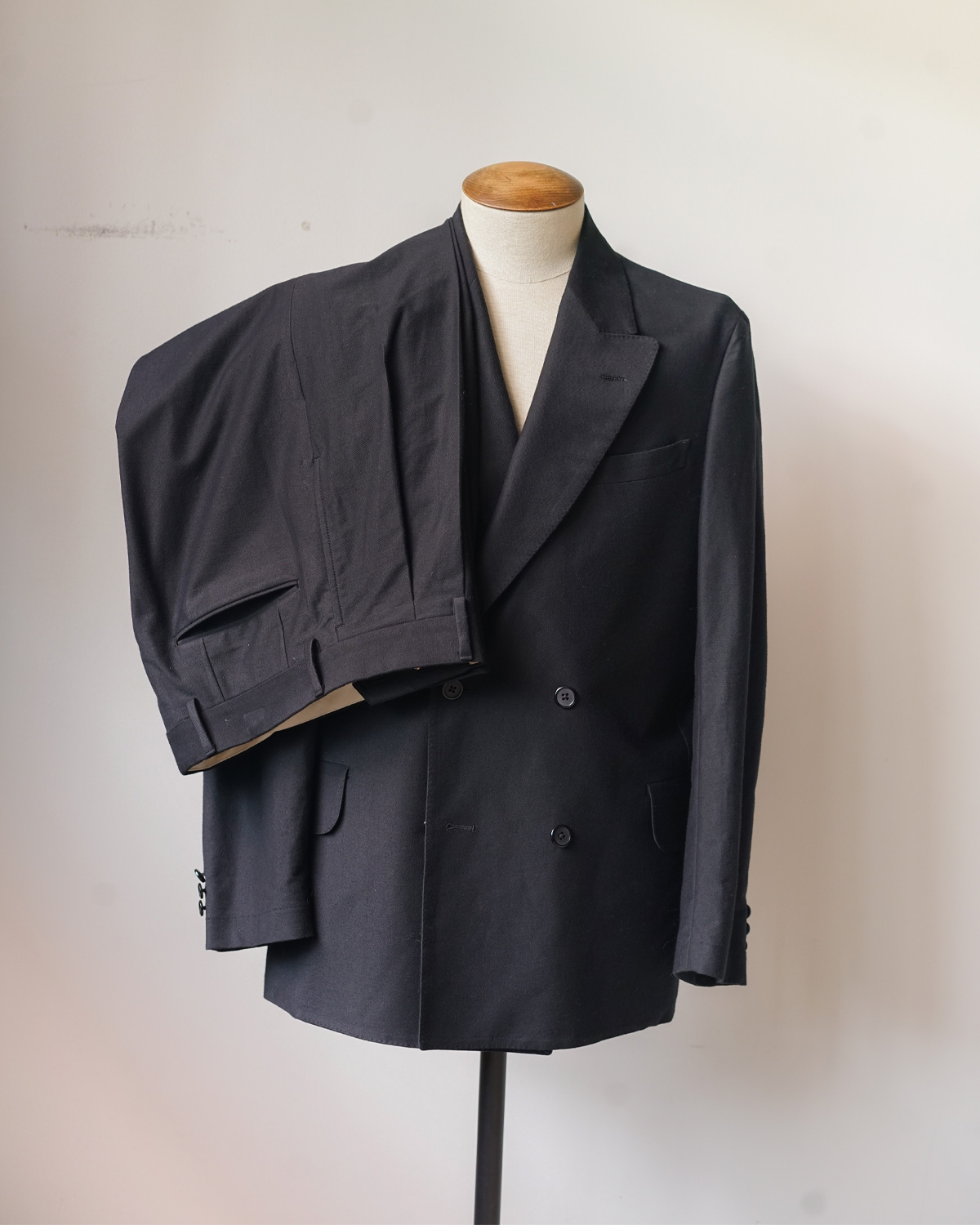 BLACK(セットアップのジャケケットも展開しています)