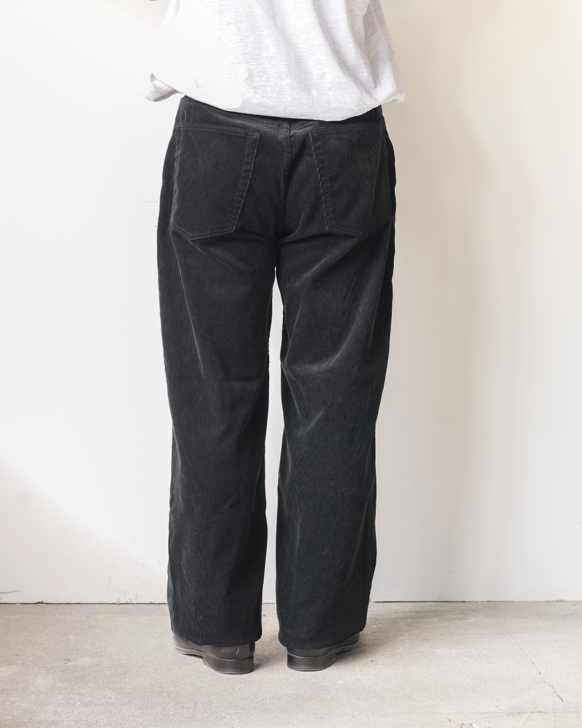 BLACK(ウエスト80cmで(32)サイズを着用)