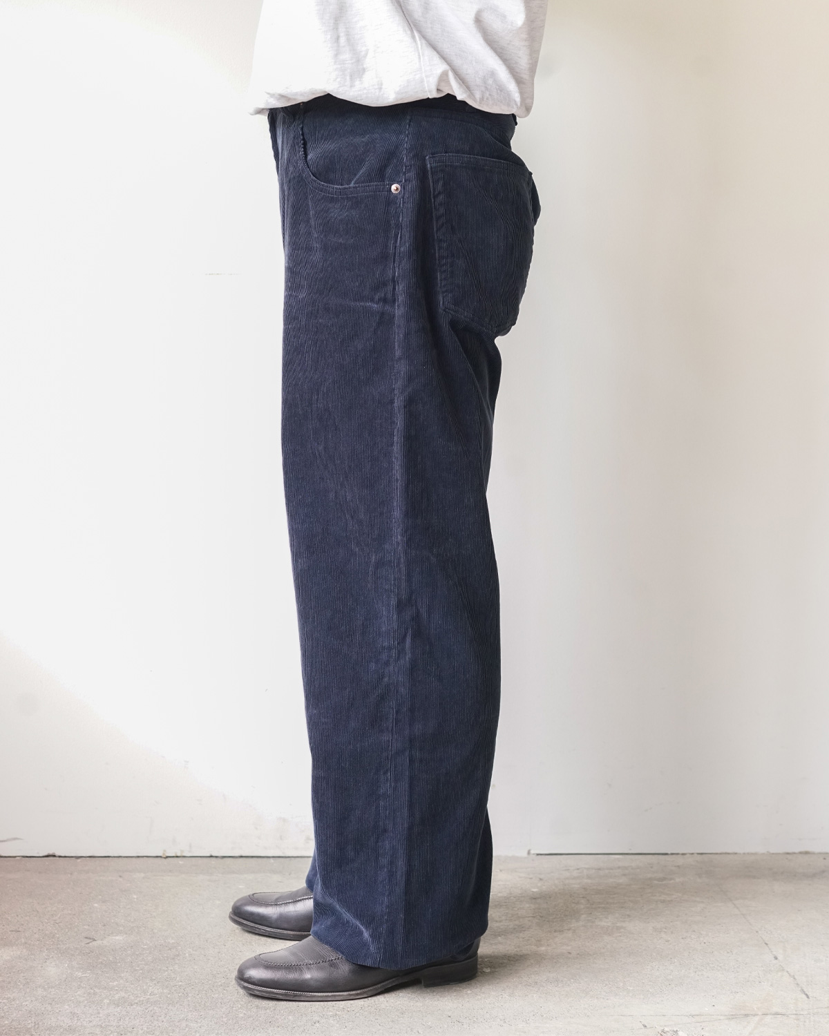 NAVY（ウエスト８０cmでサイズ（３２）を着用しております）
