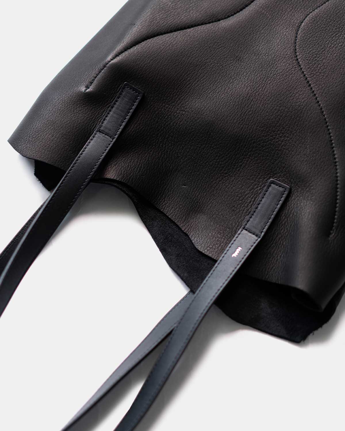 BLACK（ハンドル付け根にHAALシルバーの箔押しが控えめにつきます）