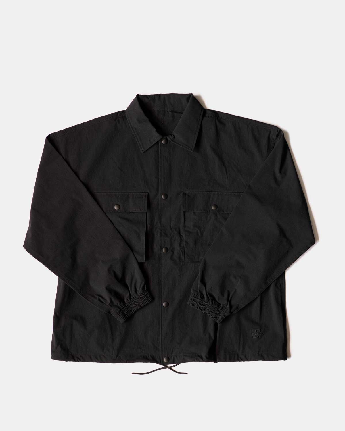 BLACK（ジャケットは身幅は広く着丈は長過ぎないバランス）