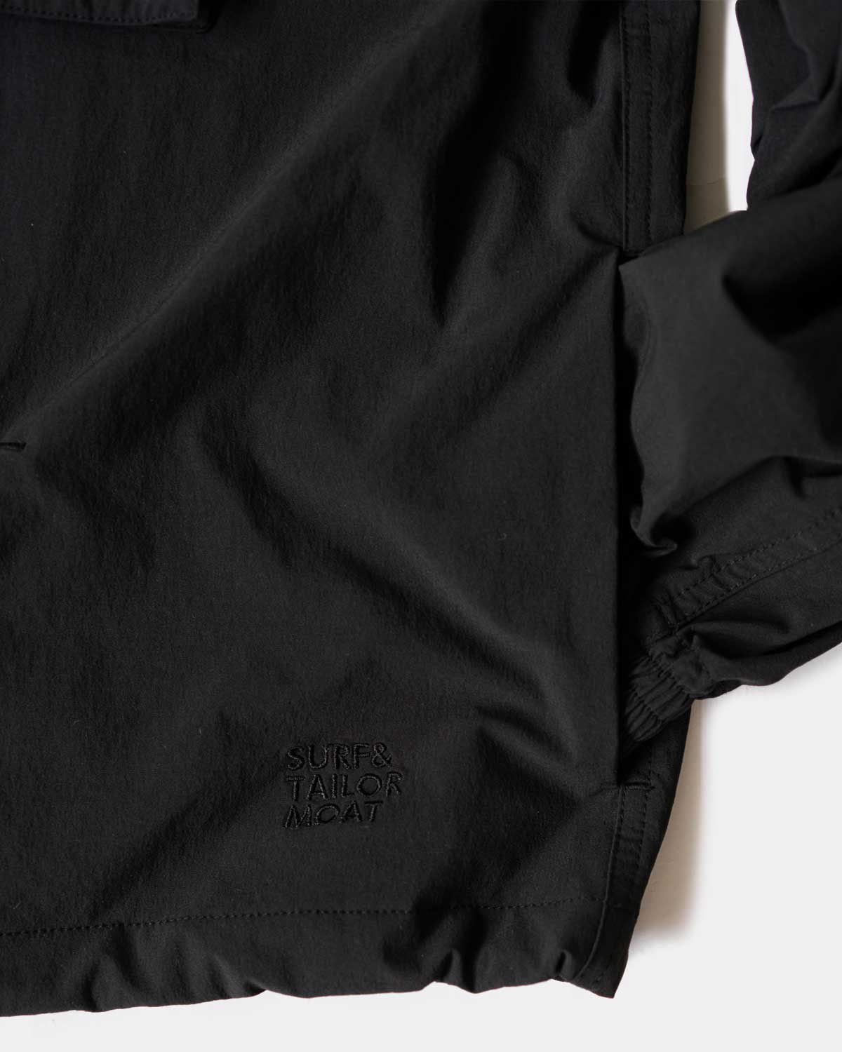 BLACK（ジャケット両サイドにもポケットがつきます）