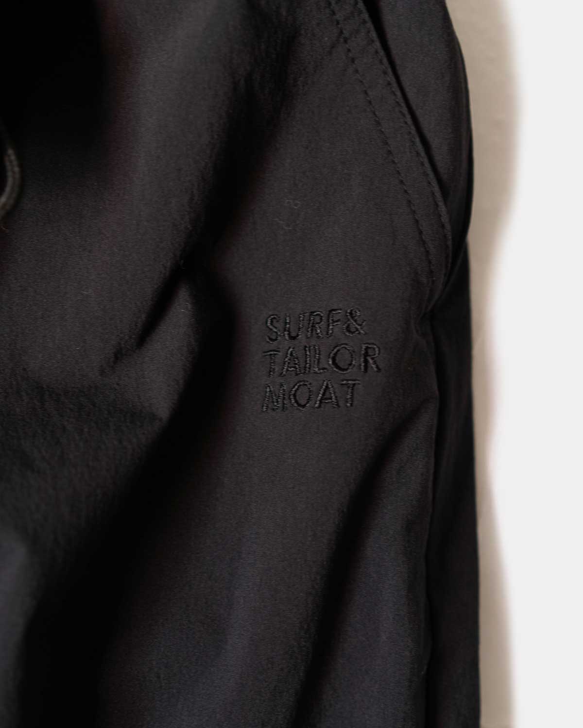 BLACK（ジャケットパンツともに控えめにMOATさんの刺繍ネームがつきます）