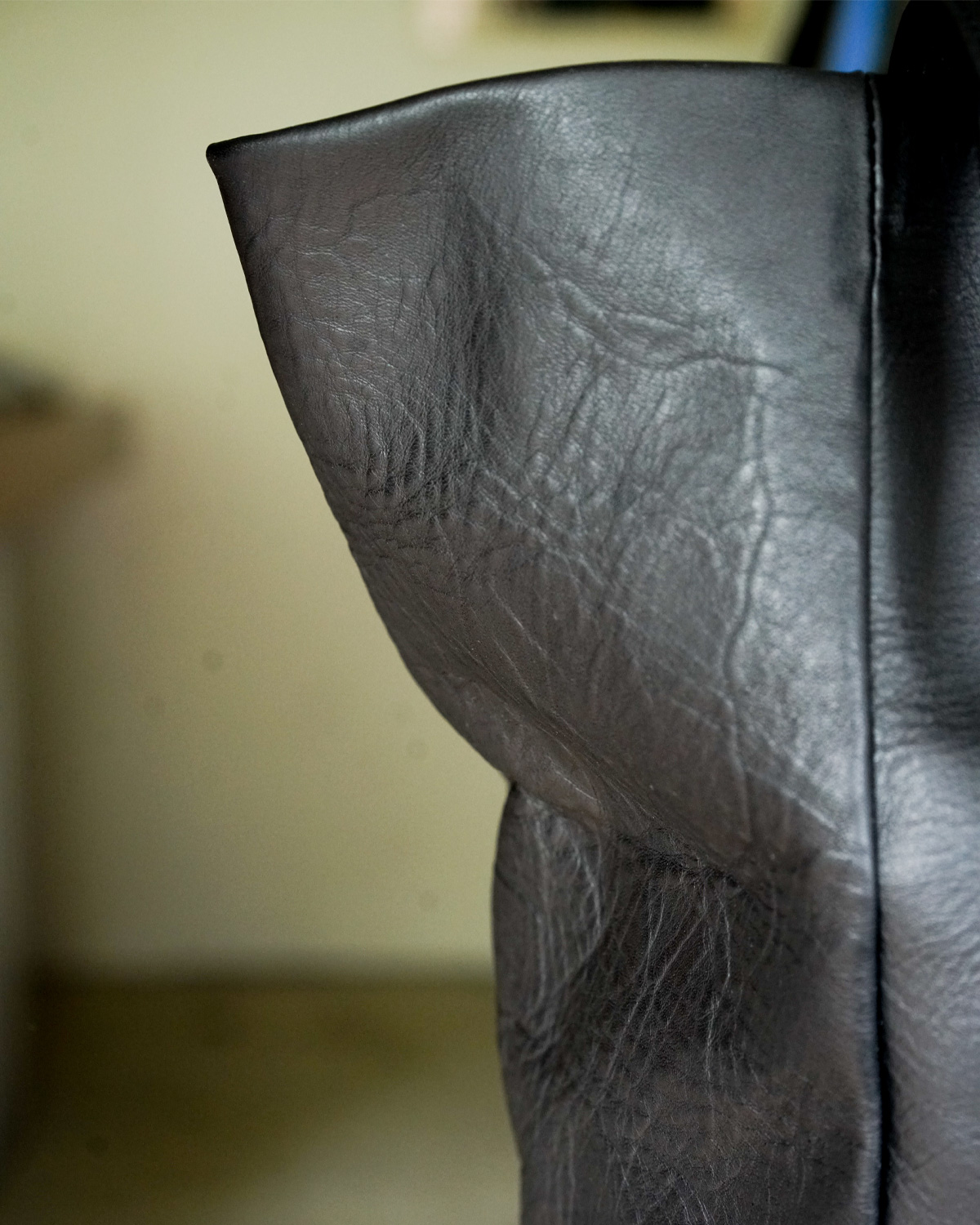 BLACK(自然シボの天然の風合いを生かした革なので個体差が楽しめます)