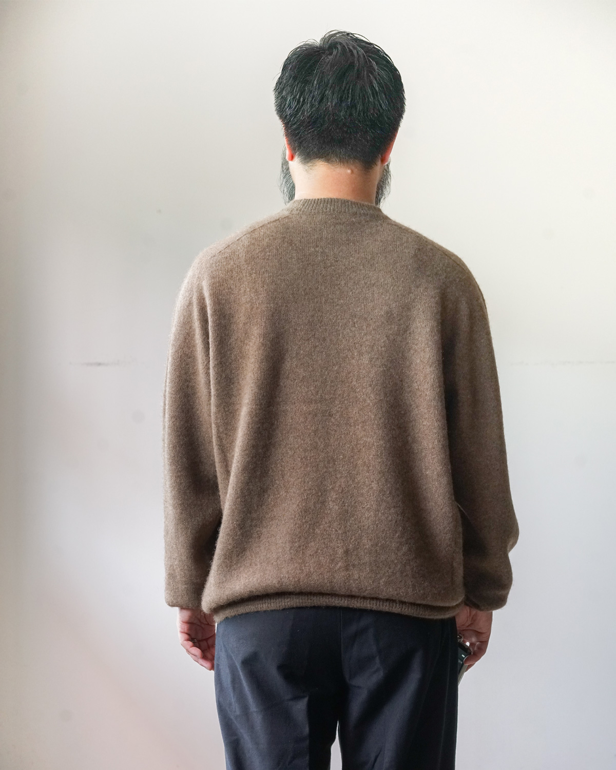 L.Brown（165cm66kgで（３）（L）を着用：背面）
