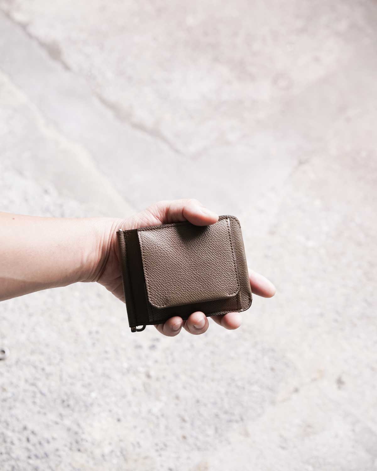 TAUPE（手のひらサイズのコンパクトでスマートなサイズ）