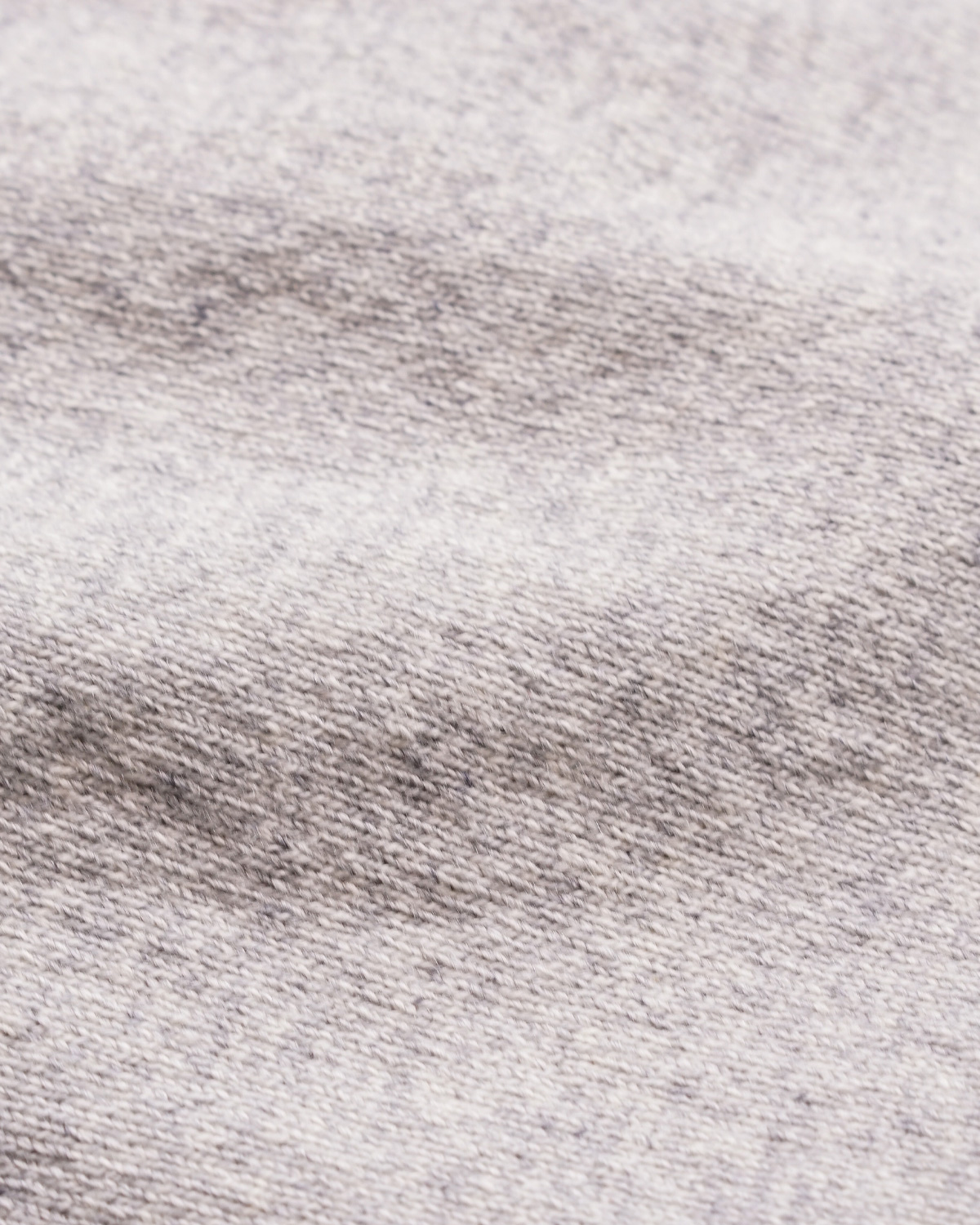 Top Gray(カシミヤと思えぬ硬さが次第に柔らかく馴染んでいきます)