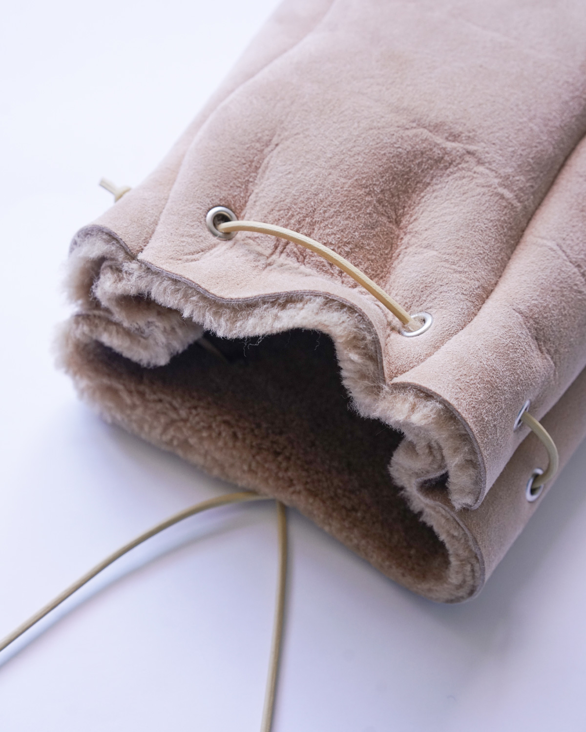 PRIMITIVE DRAWSTRING BAG -MOUTON- [natural]