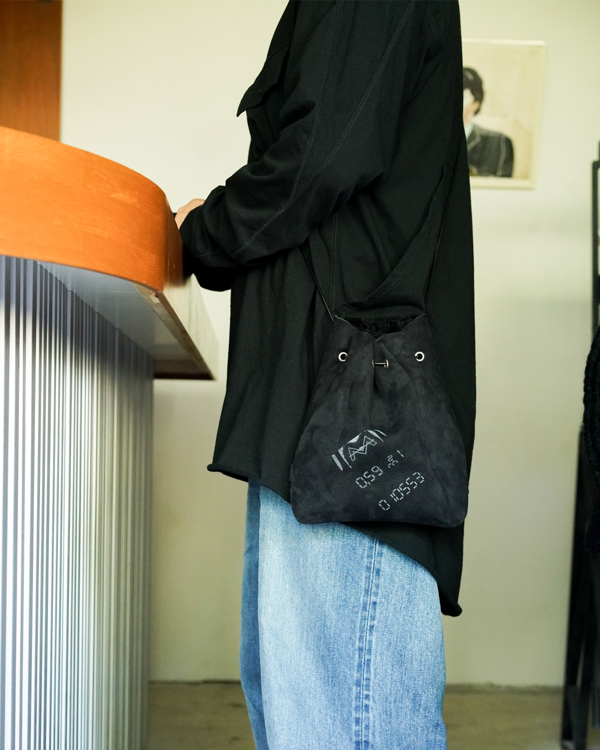 black(165cm66kgの男性が斜め掛けしたイメージ)