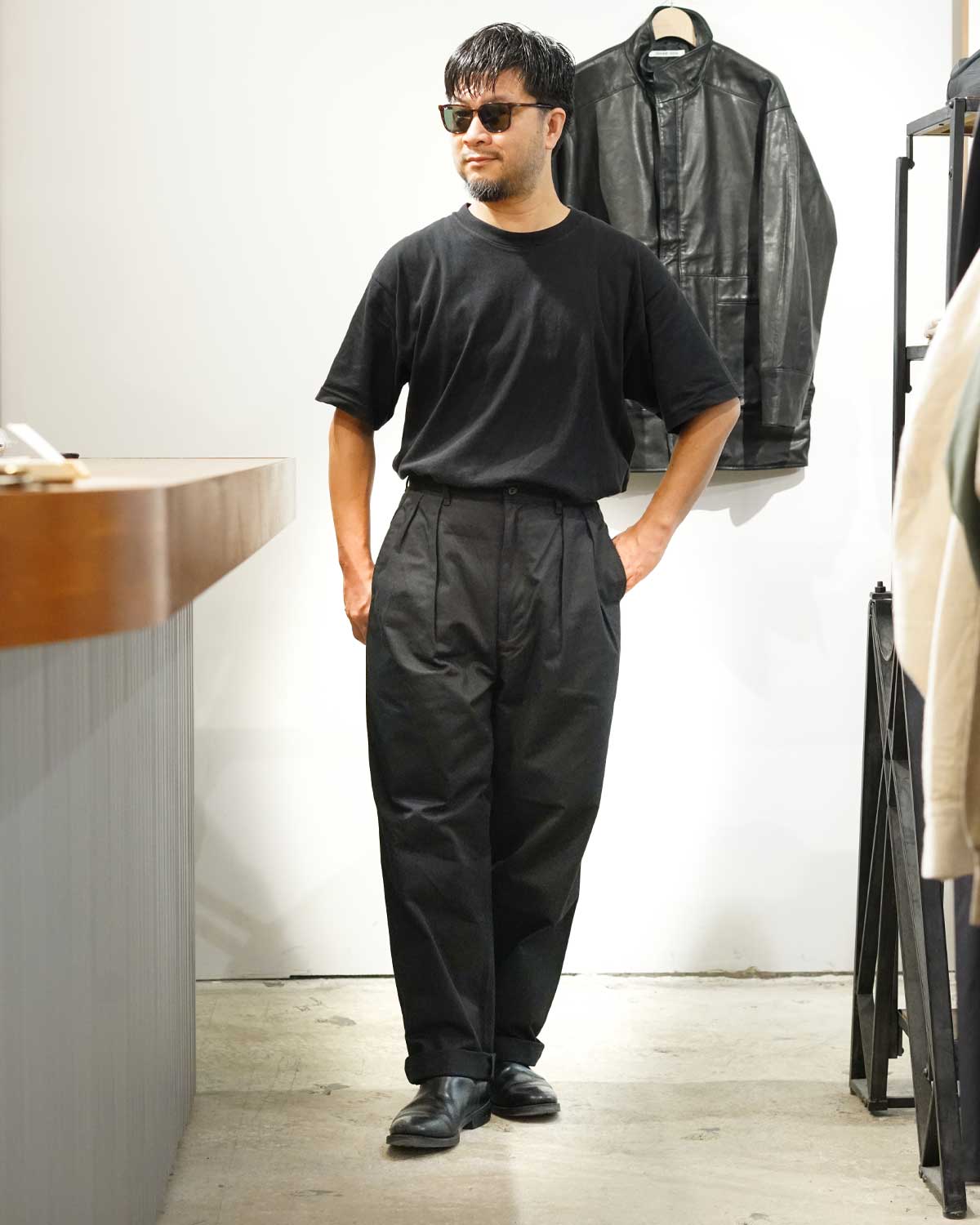 BLACK165cm 66kg ウエスト79cm サイズ5を着用