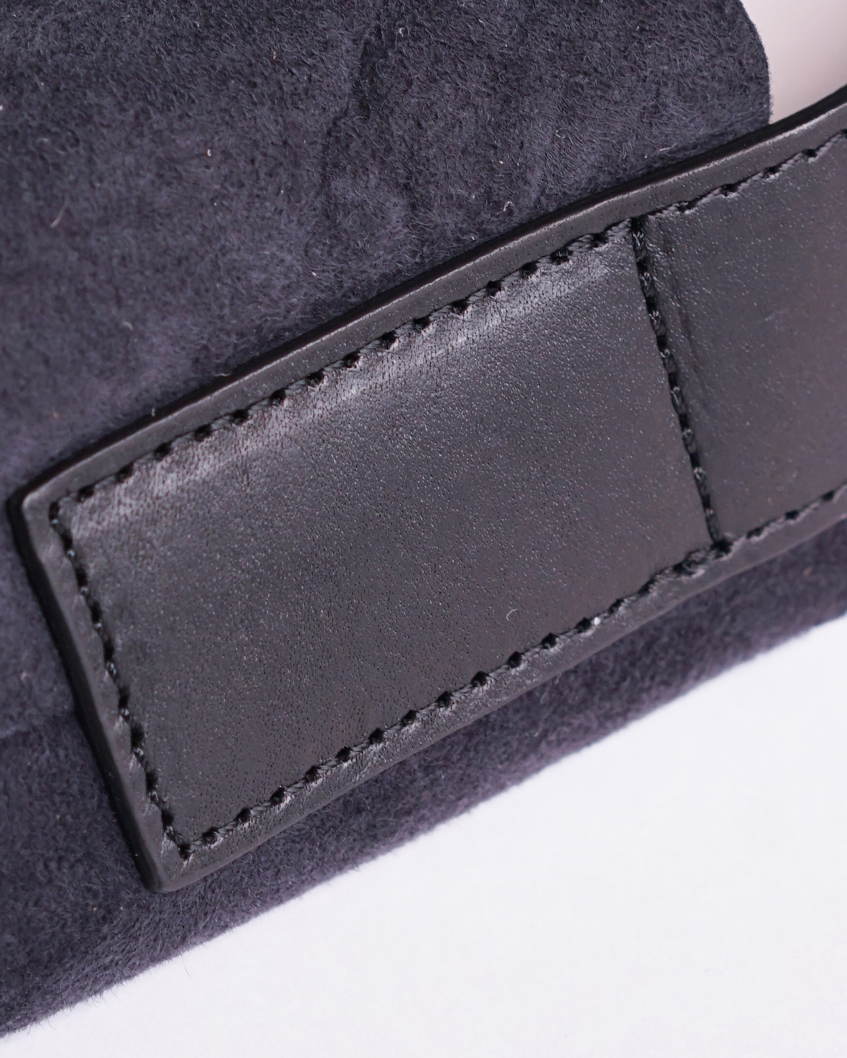 black（ハンドルは四方を頑丈に縫製しています）