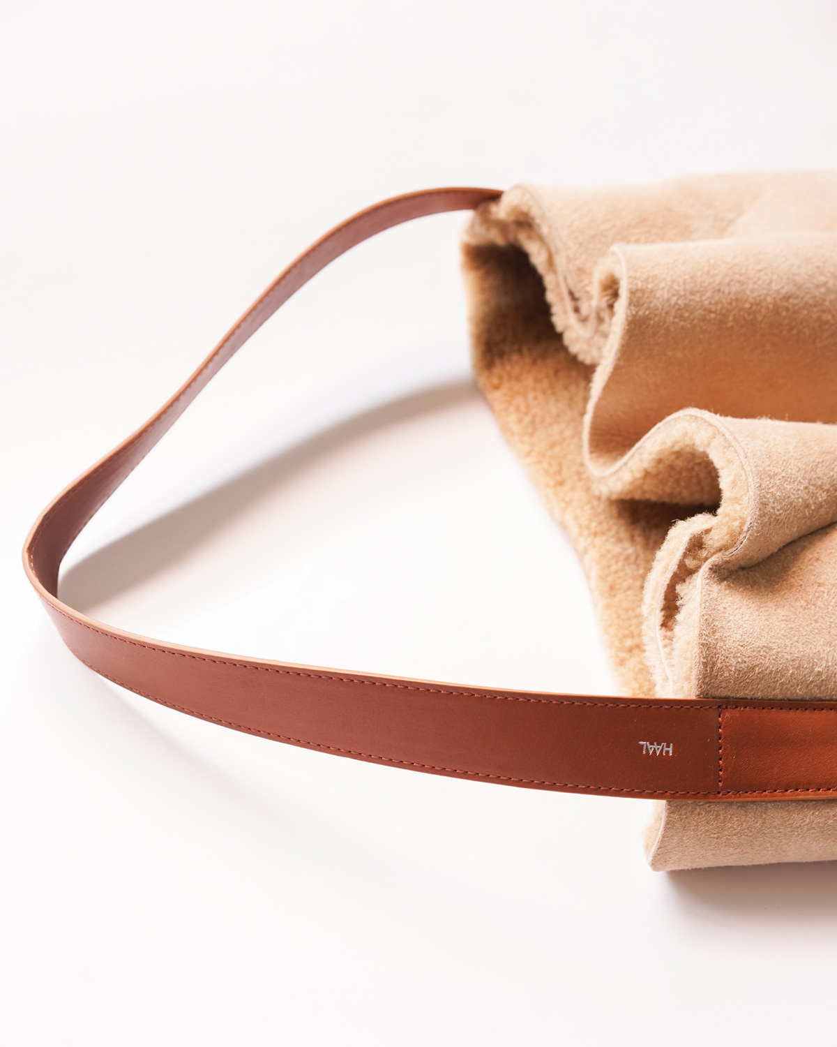 PRIMITIVE ONE SHOULDER BAG -MOUTON- natural