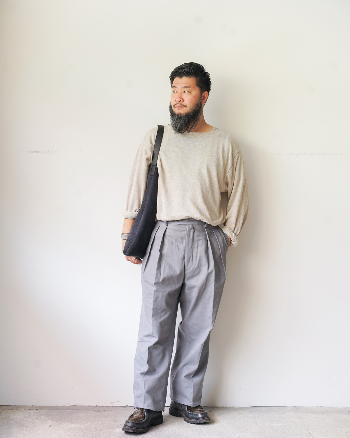 Gray(165cm66kgでウエスト80cmで46サイズを着用)