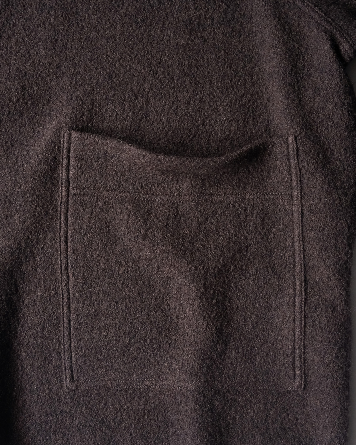 Dark Brown(ポケットの動きもデザインの一つです)