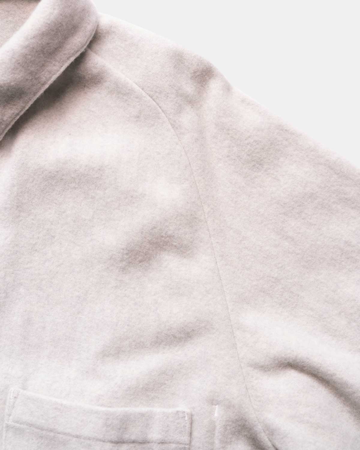 ECRU(着物から着想を得たフリーダムスリーブの様な袖付)