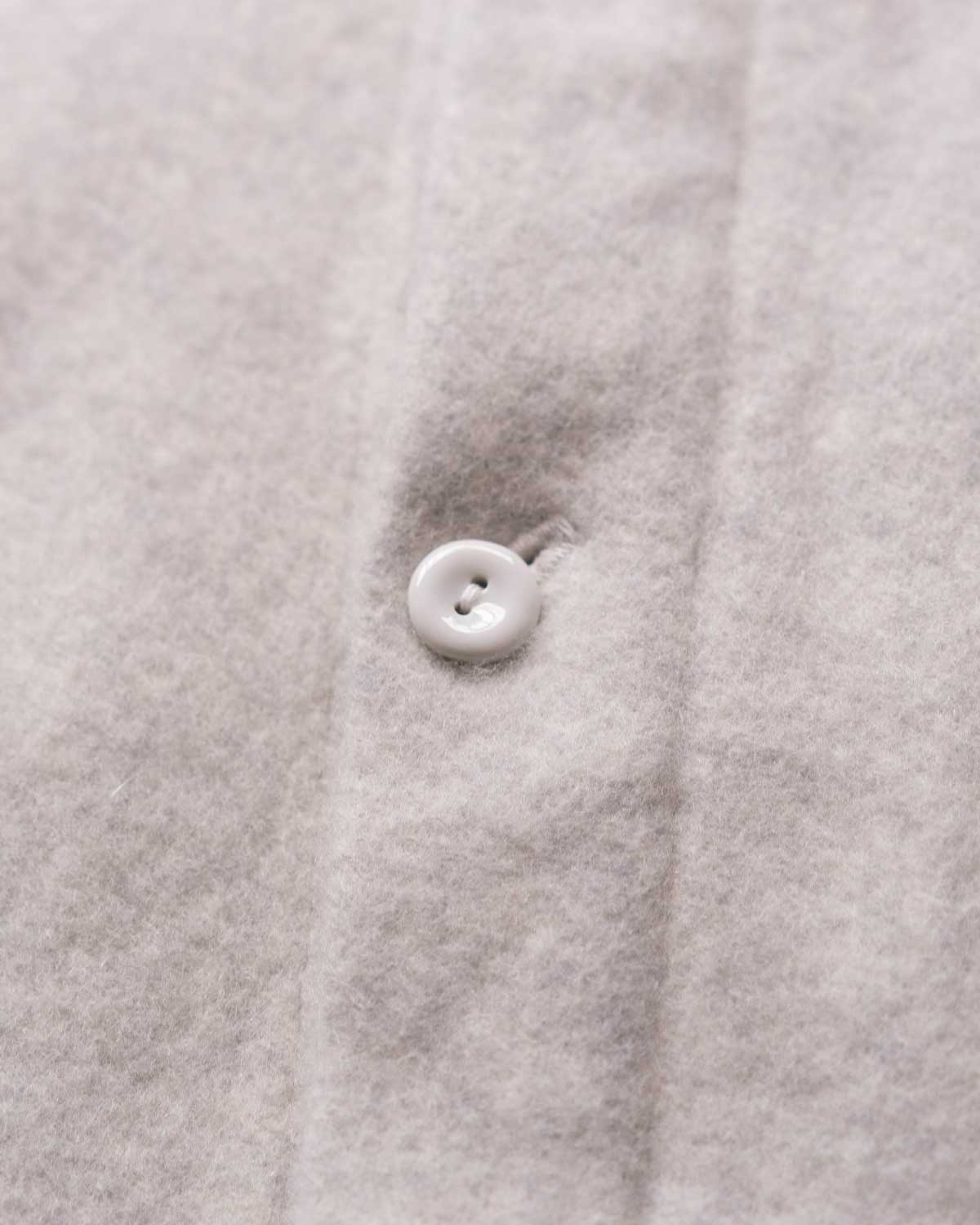 ECRU(sowbowのためだけに制作される有田焼の陶器ボタン)