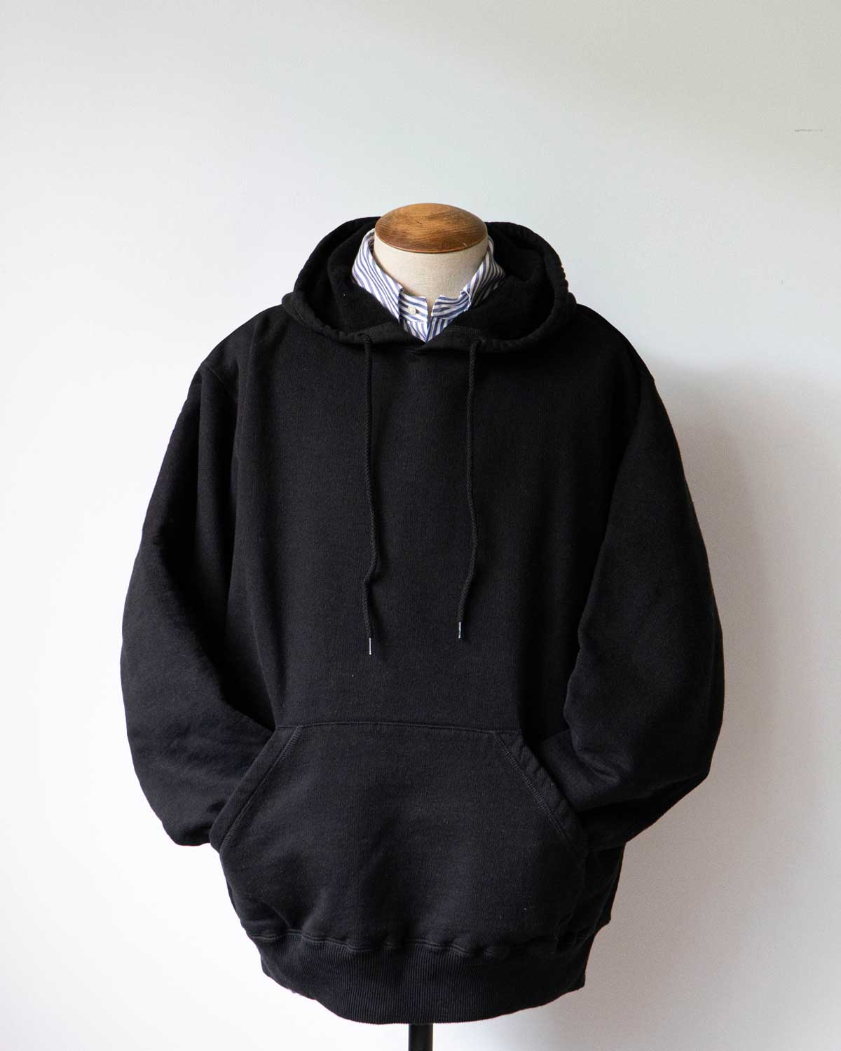 KANGAROO HOODY "BLACK"