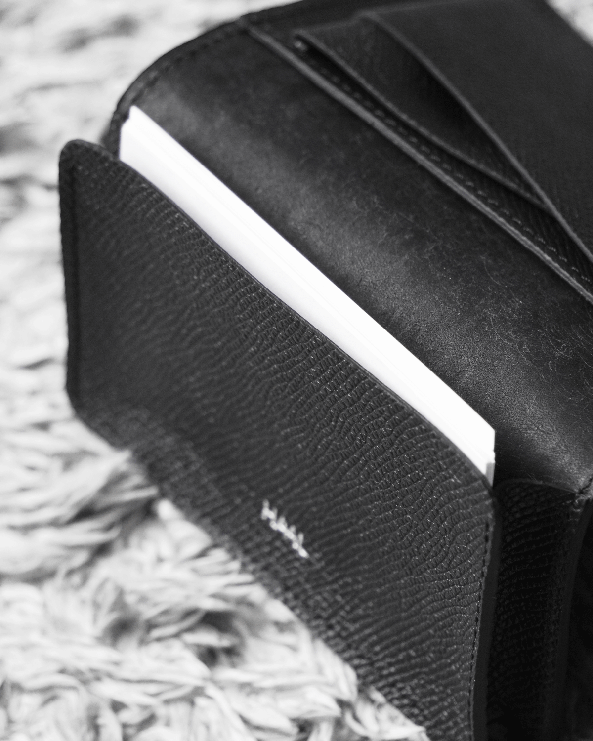 BLACK(名刺からカードまで幅広い収納ができます)