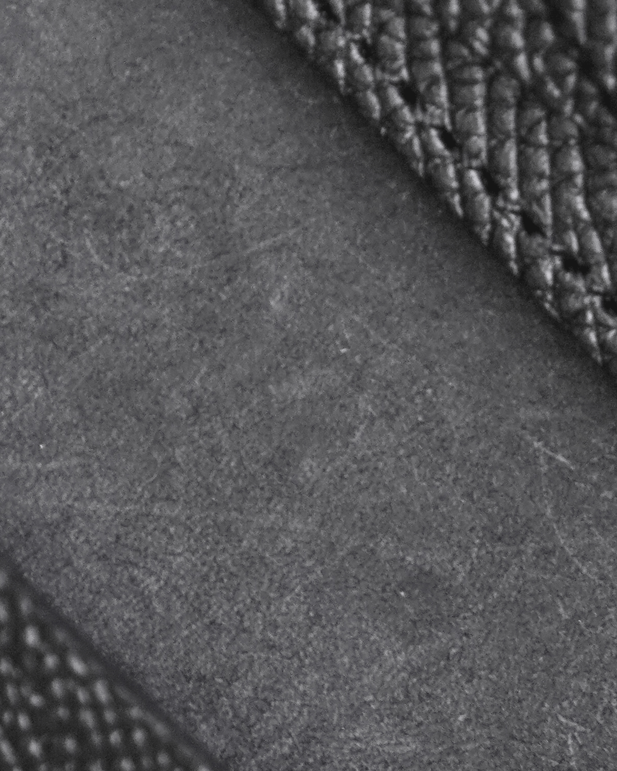 BLACK(裏面にはプエブロレザーを贅沢に使用)