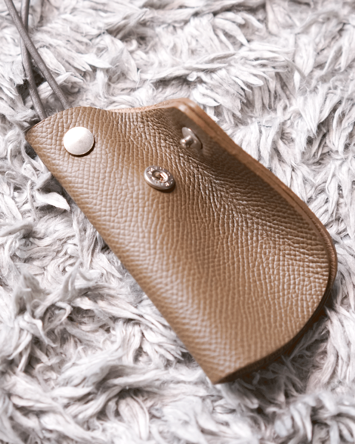 AMULET KEY CROCHET - taupe [HAAL]