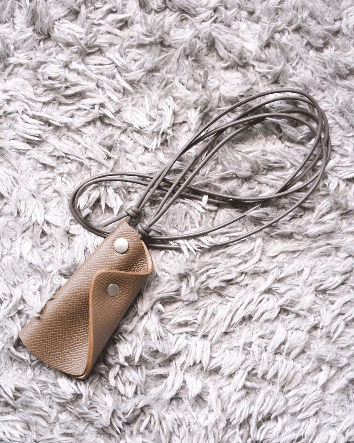 AMULET KEY CROCHET - taupe [HAAL]