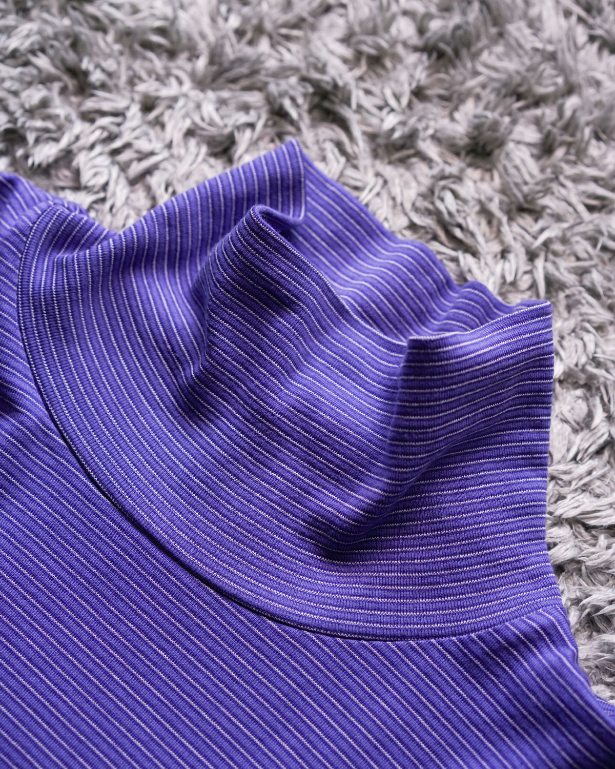 PURPLE(適度な高さのネック、クシュっとして着てください)