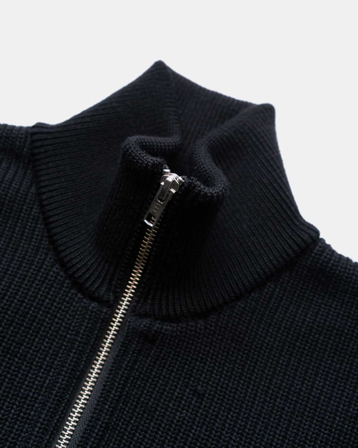 BLACK(フィット感のあるハイネック)