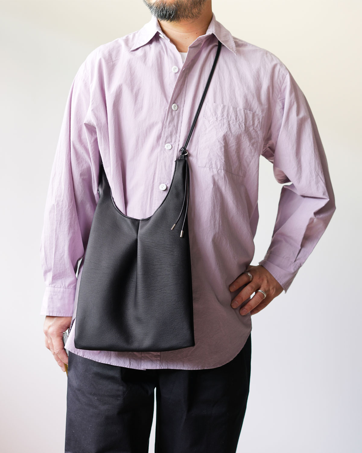 BLACK(襷掛けイメージ)