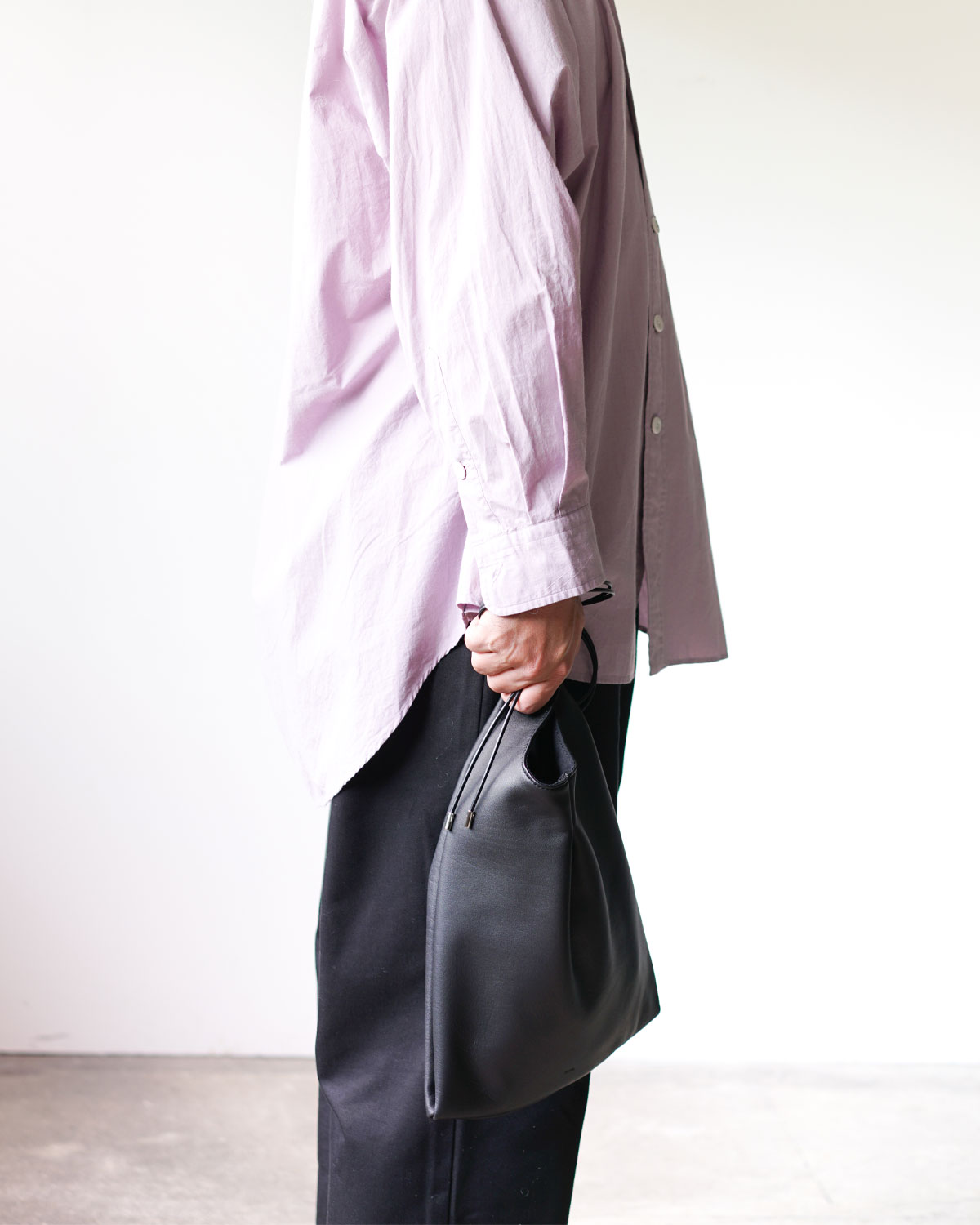 BLACK(手持ちイメージ)