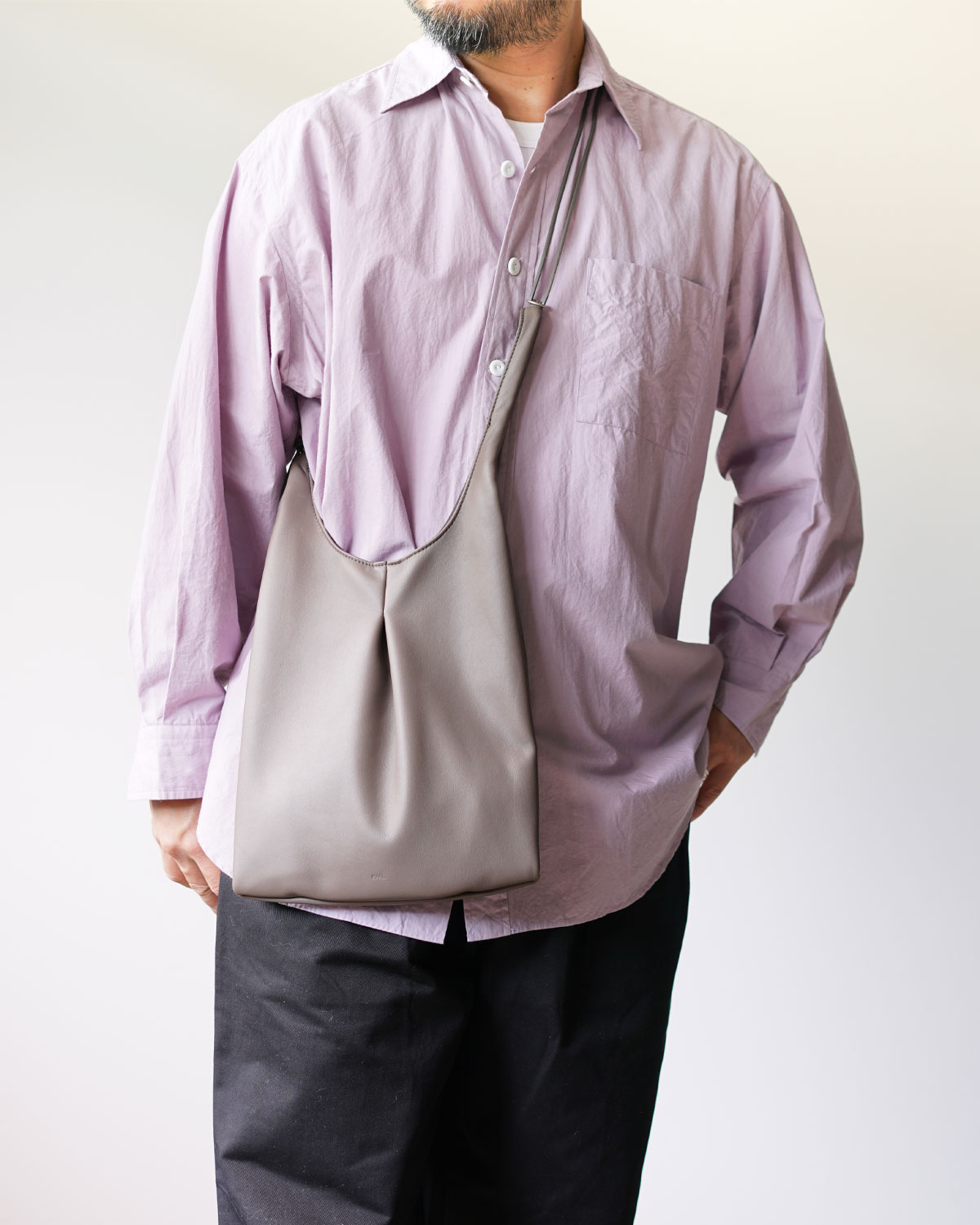 TAUPE(襷掛けイメージ)