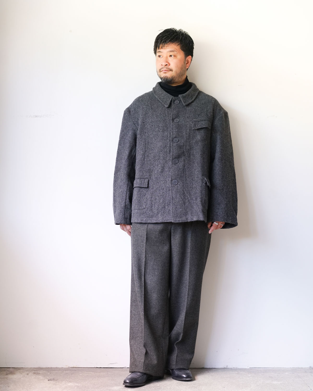 GRAY（165cm66kgサイズ４着用）