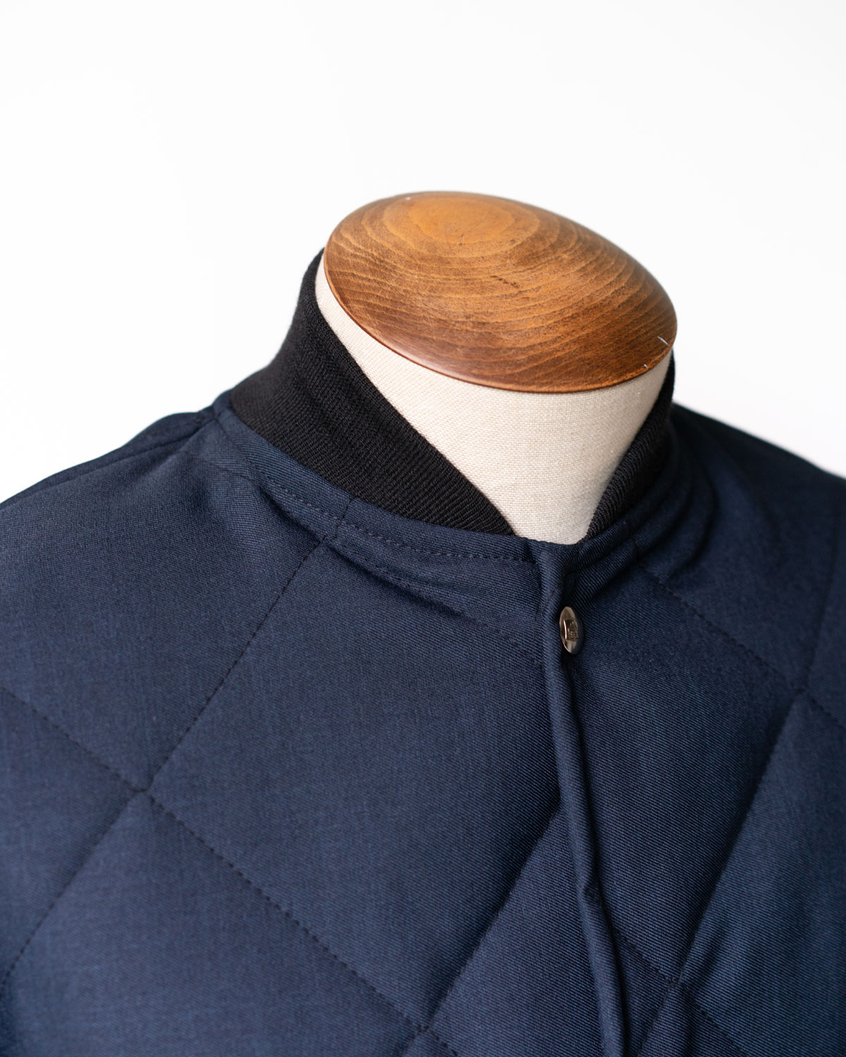 NAVY(風の侵入を防ぐ少しタイトな首のリブ)