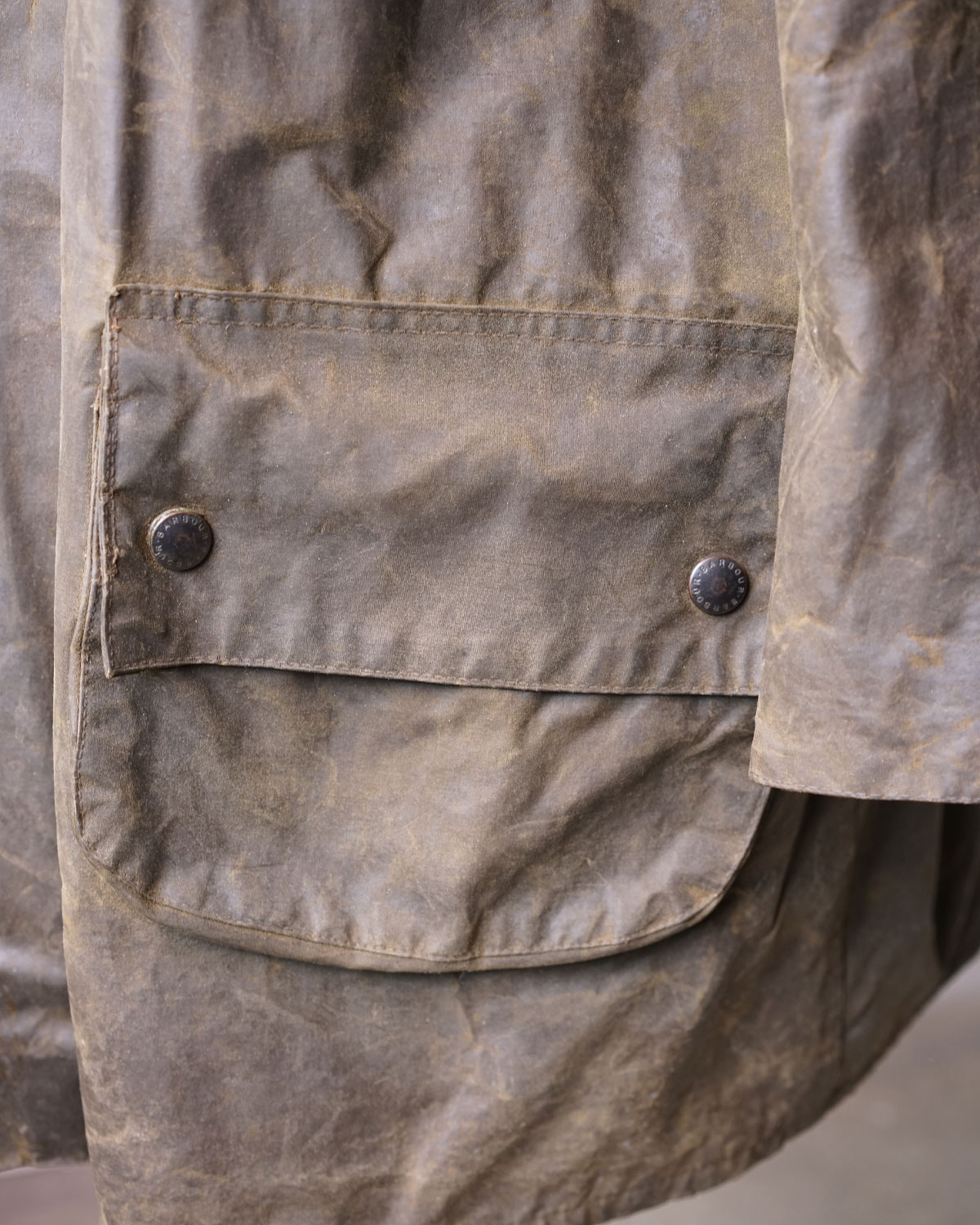 OLIVE（左右につく大ぶりなフラップポケット）