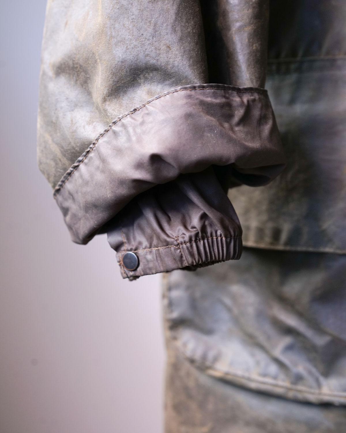 OLIVE（袖裏にはボタンの風防がつきます）