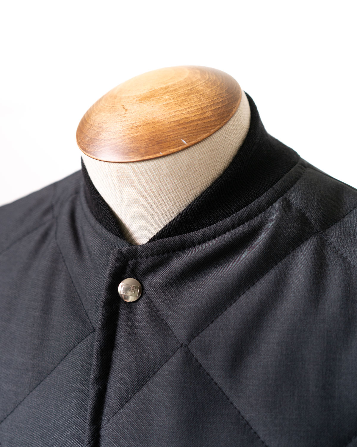 charcoal(防風のためややキツめの首リブ)